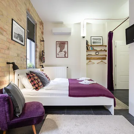 Paulay Deluxe Studio