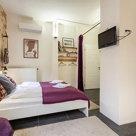 Paulay Deluxe Studio *